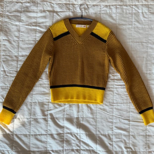 마르니X유니클로 콜라보 V넥 니트 M사이즈