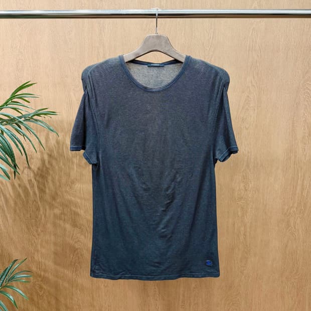 버버리 런던 라운드넥 반팔 티셔츠 블루 로고 자수 디테일 차콜