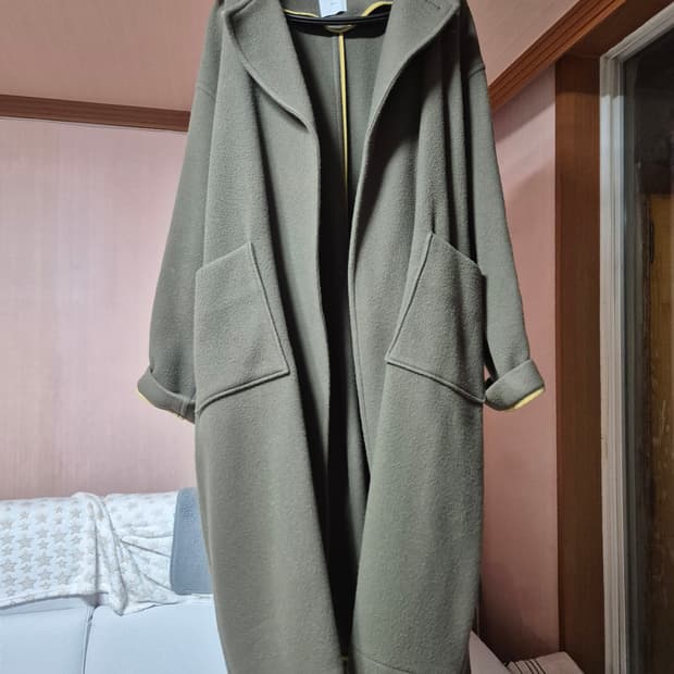 ATHA 코트 판매합니다