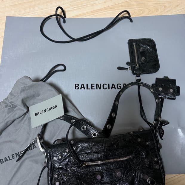 발렌시아가 르카골 플랩백 크로스백