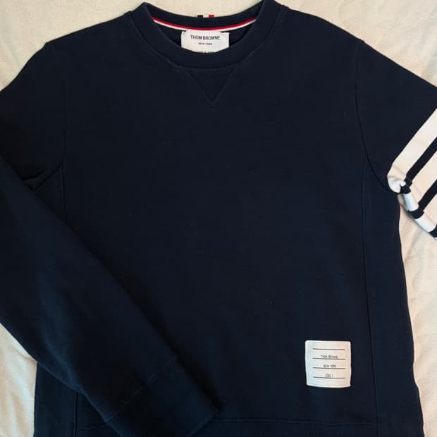 톰브라운 사선 네이비 맨투맨 1사이즈