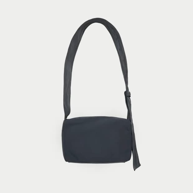 아모멘토 스퀘어 숄더백 네이비