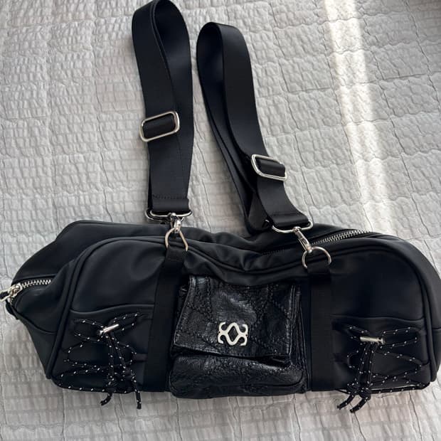 시월107 포티 바게트백 블랙 숄더백 더플백 가방