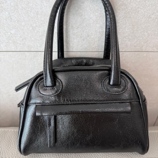 미사용 새상품 / 미니백 / 투지퍼 수납 / 은은한 블랙