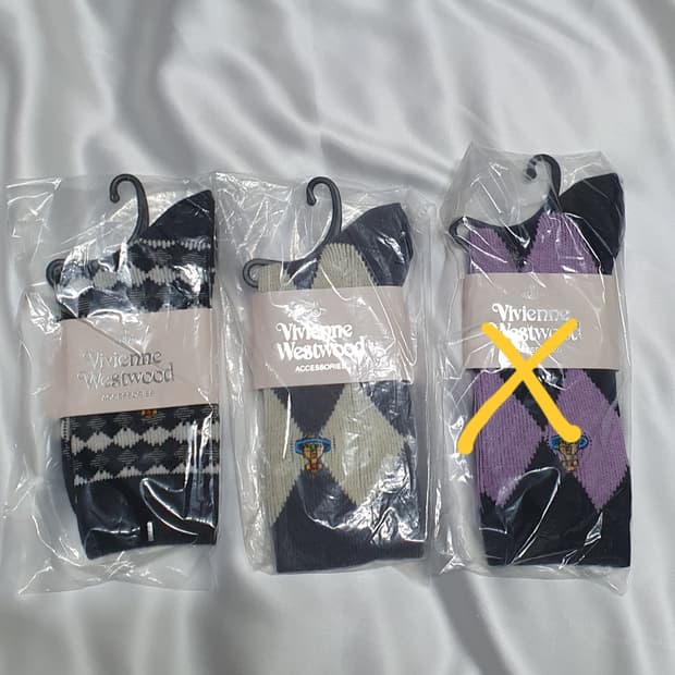 퍼플 그레이 크림 다이아투톤 아가일 체크 패턴 비비안웨스트우드 양말