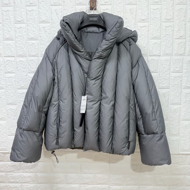 (24FW새상품) 준지209 세로 자수 히든 후드 다운 점퍼(46)