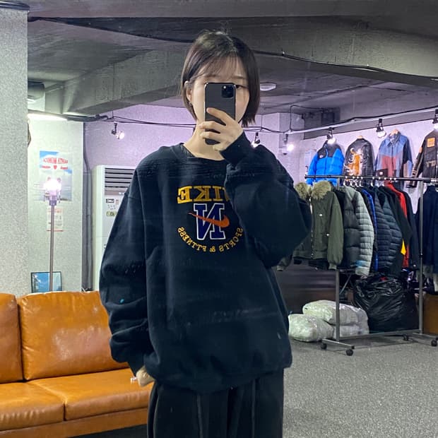 나이키 자수 빅로고 블랙 맨투맨 B3778