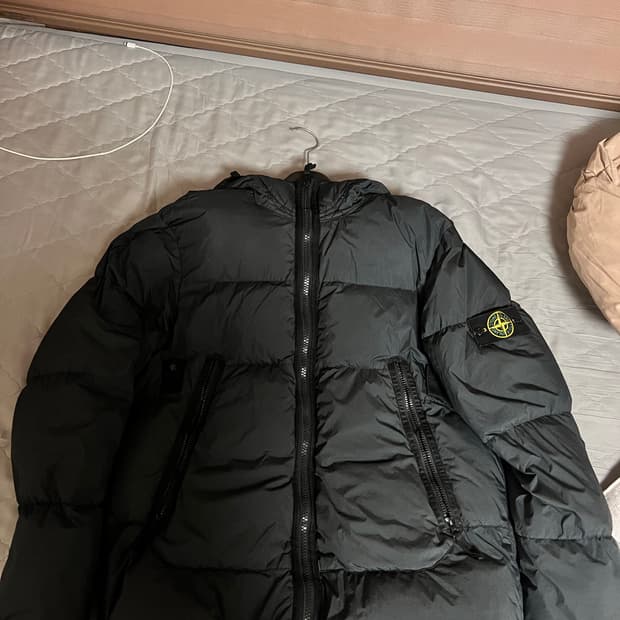 21fw 스톤아일랜드 크링클랩스 숏패딩 XL 블랙