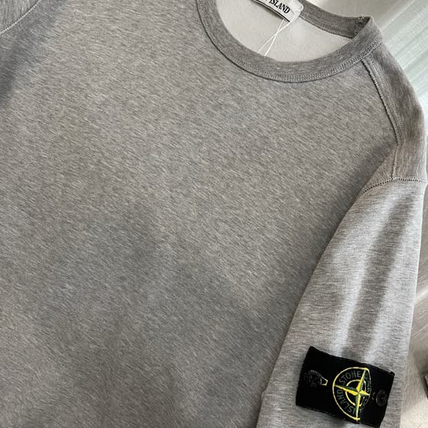 스톤 아일랜드 와펜 맨투맨