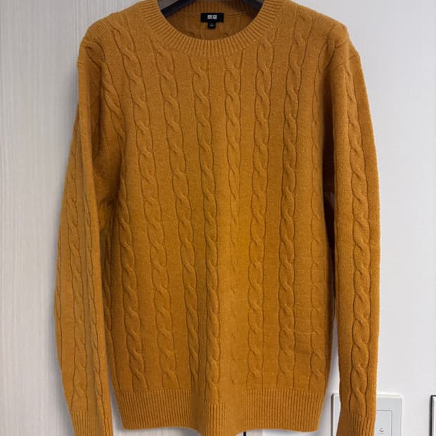 L 유니클로 머스타드 꽈배기 니트