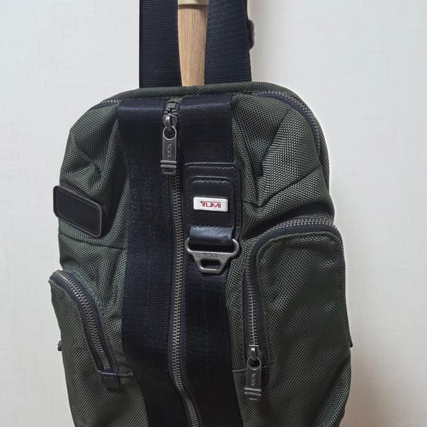 투미 몬테레이 슬링백