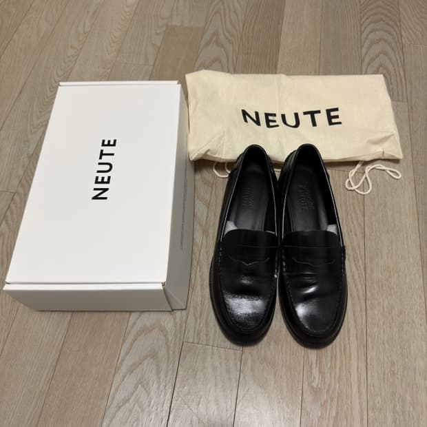 NEUTE X SOJEANNE 누트 소쟌 클래식 페니로퍼 블랙 250