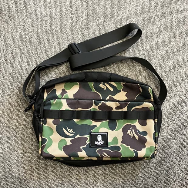 4 베이프 크로스백