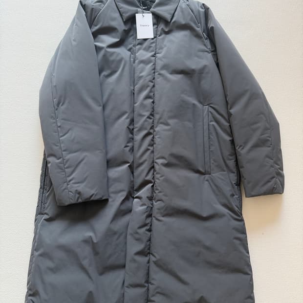 띠어리 로니 다운 코트 팝니다(L사이즈). 