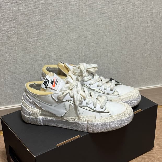 (235)나이키 X 사카이 블레이저 로우 화이트 페이턴트 레더