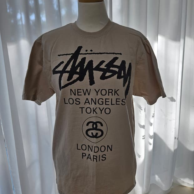 스투시 월드와이드 반팔티셔츠 베이지