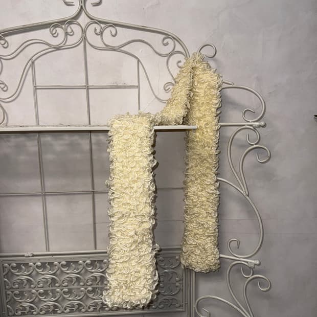 Ivory grunge ruffle knit muffler