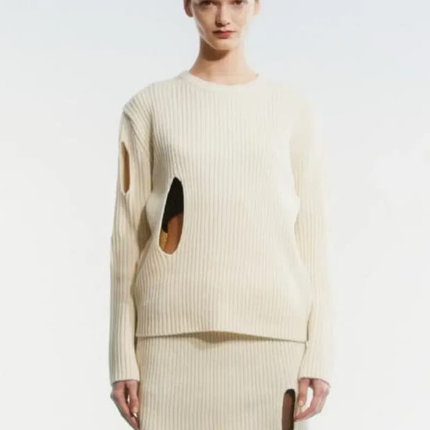 오픈와이와이 컷아웃 니트 아이보리