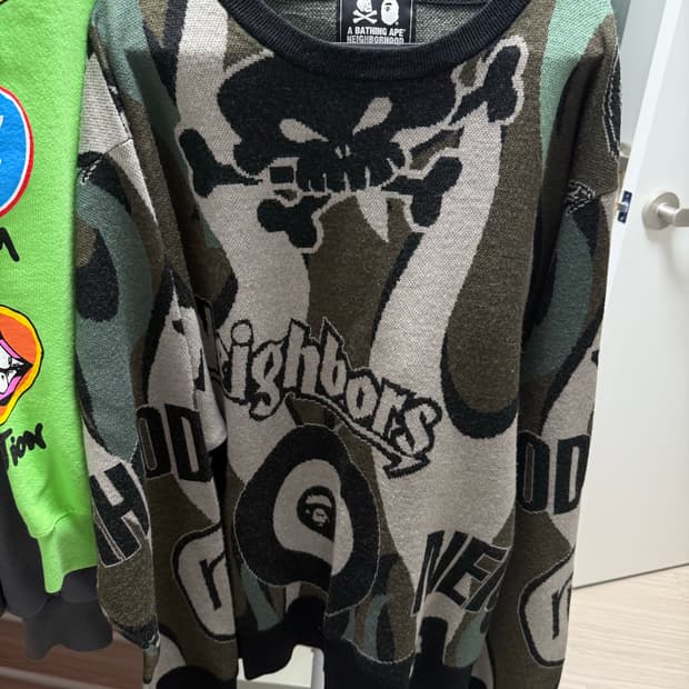베이프 X 네이버후드 카모 니트 스웨터