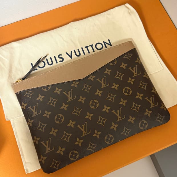 루이비통 모노크램 클러치