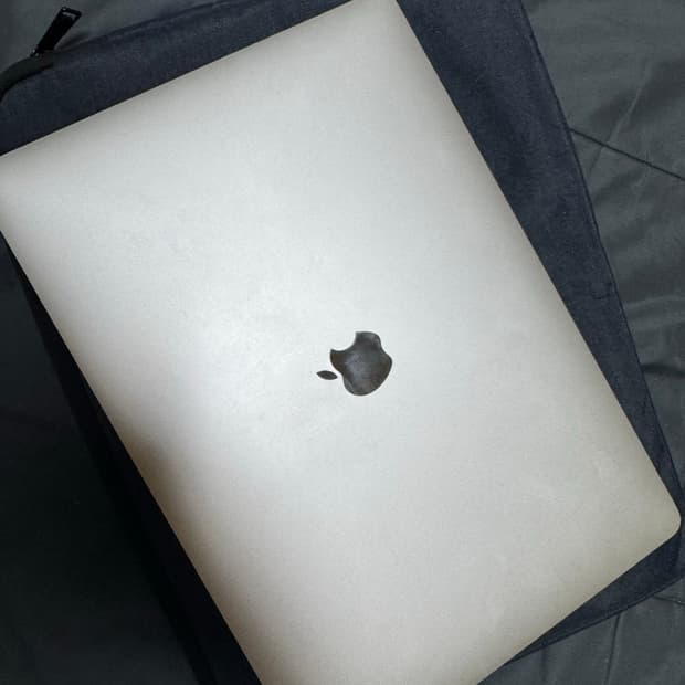 맥북프로 15인치 i9  ram 32gb / 배터리 사이클 100회 이하