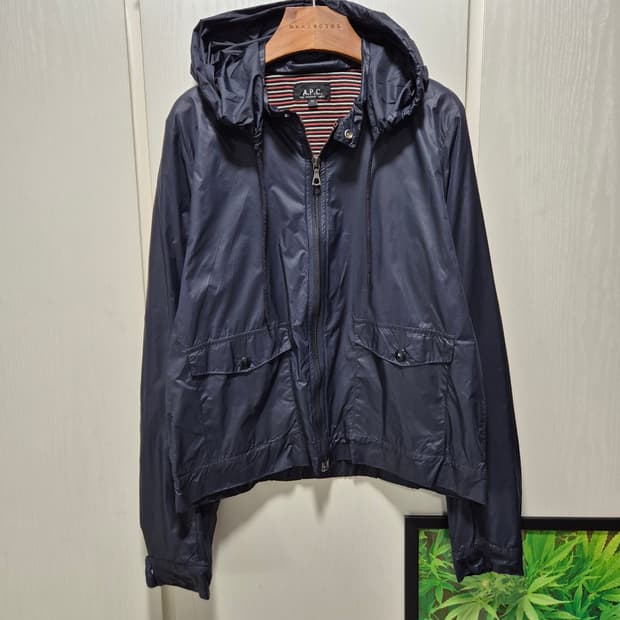 (타임세일)A.P.C. 네이비 후드 바람막이