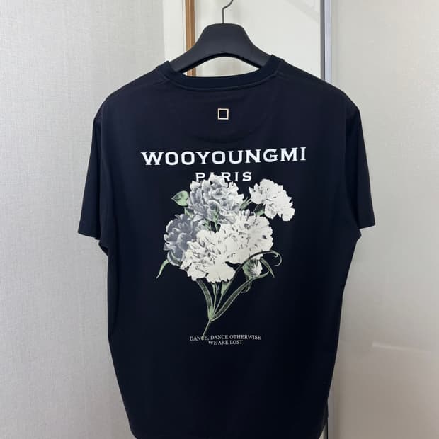 우영미 플라워 반팔 티셔츠 46사이즈