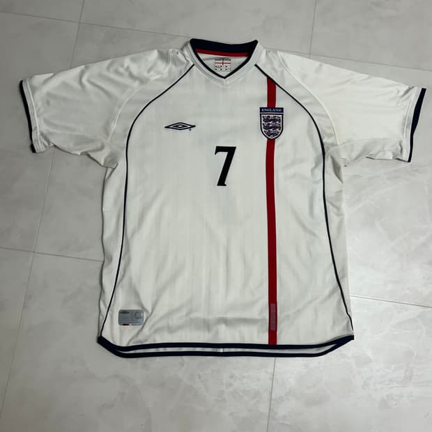 2001-03 잉글랜드 홈 데이비드 베컴 유니폼