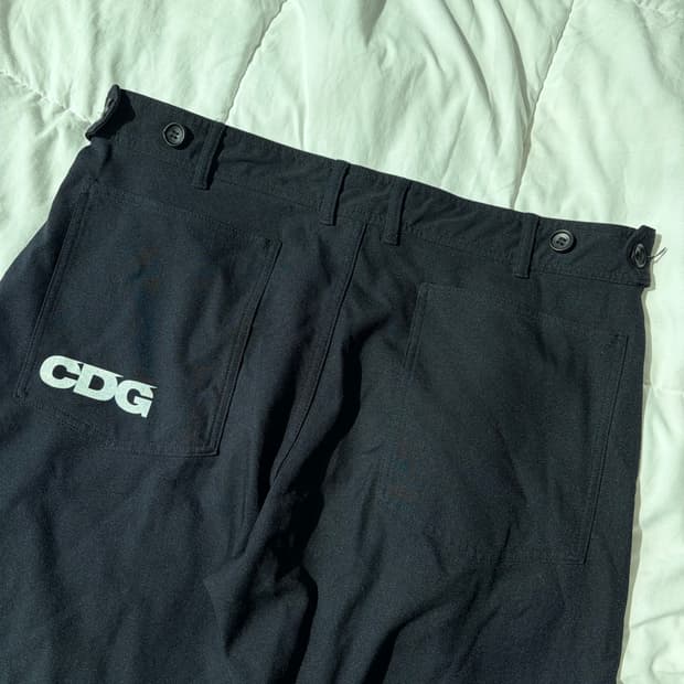 [L] 꼼데가르송 CDG 백로고 팬츠 다크네이비