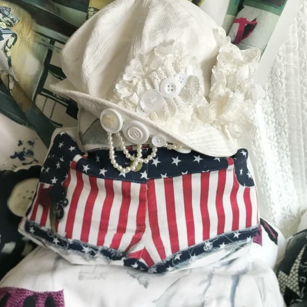 Antique pearl Cat-Ear bucket hat