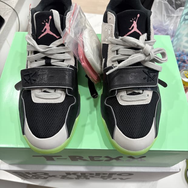 나이키 티렉스 스캇 체이스비 점프맨 잭 280