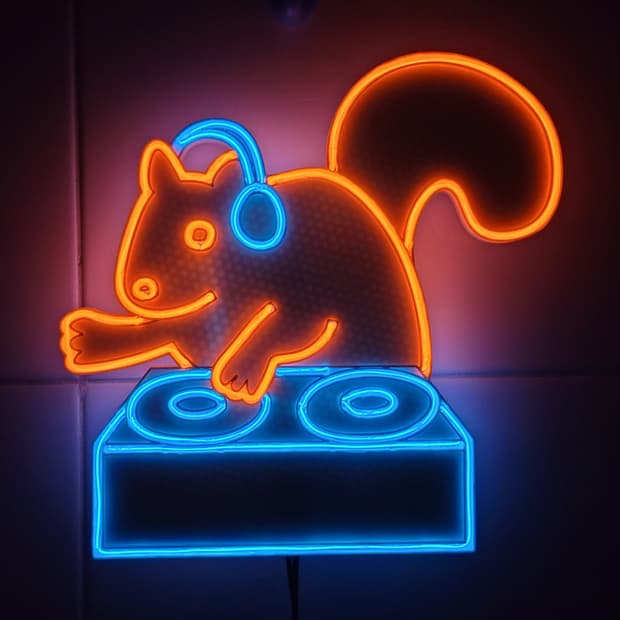 네온사인 다람쥐 dj 램프