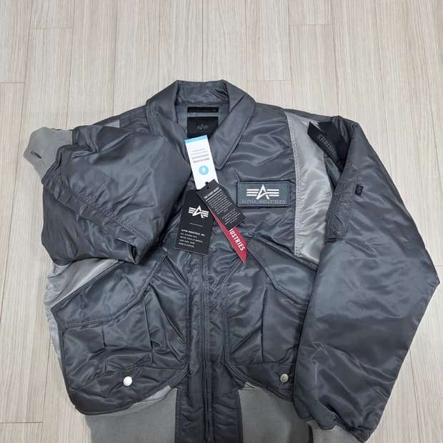 산산기어 X 알파인더스트리 플라이트 자켓