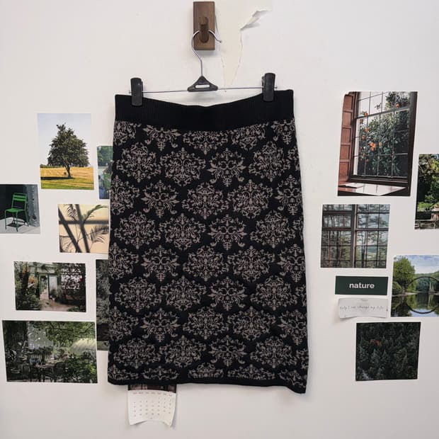 Black oriental pattern knit skirt