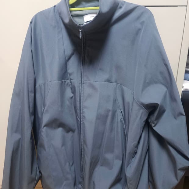 그라프페이퍼 하이넥 카라집업 모스그린 팝니다.