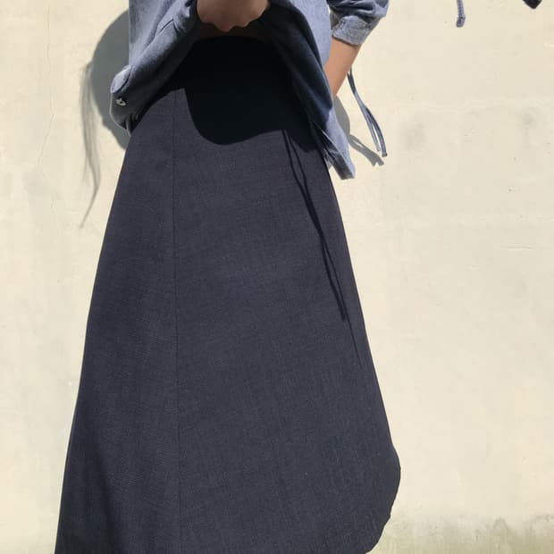 네이비 레이어드 미디 스커트 