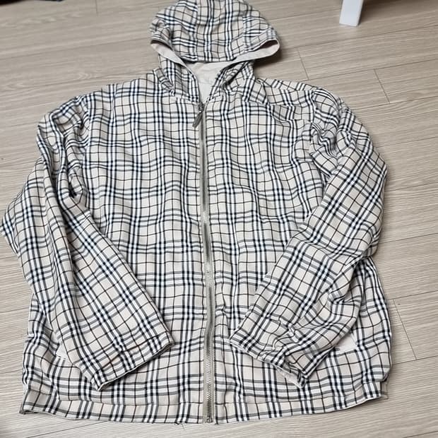 버버리 양면 체크 패턴 후드 집업 자켓(100)