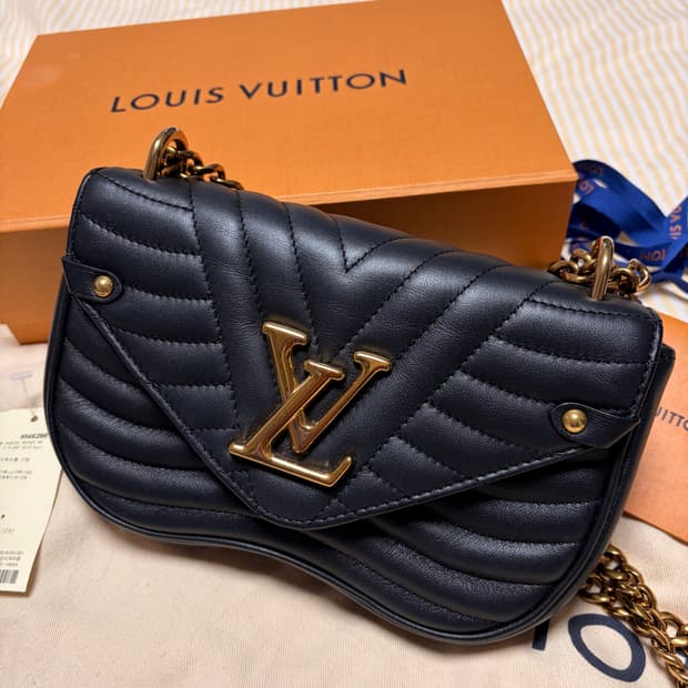 루이비통 뉴웨이브 체인백PM블랙