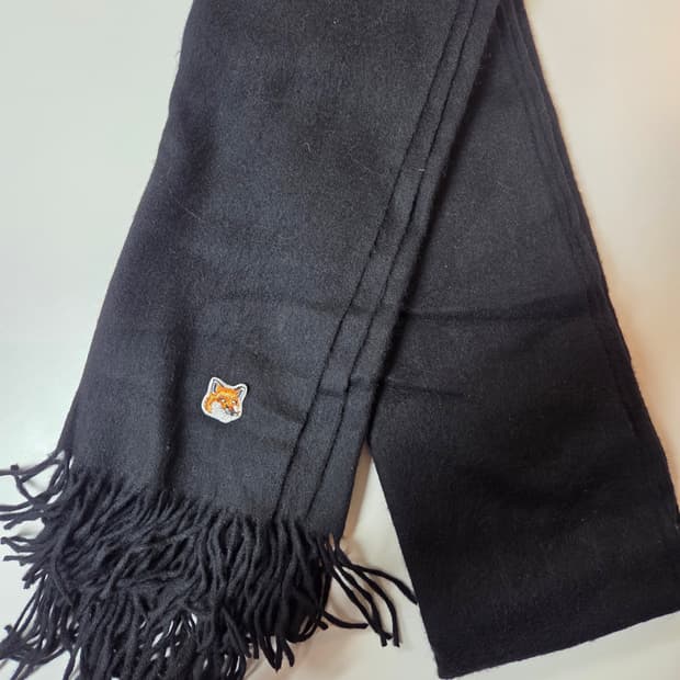 메종키츠네 폭스헤드 블랙 울머플러