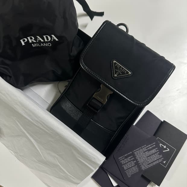 프라다 리나일론 사파이노 레더 스마트폰 케이스 블랙 미니 크로스백