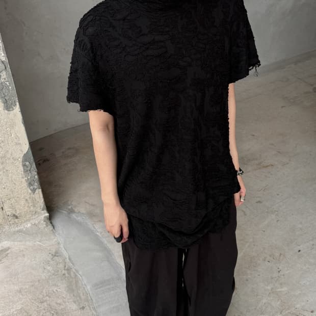 Julius 25SS 데미지 자카드 티셔츠