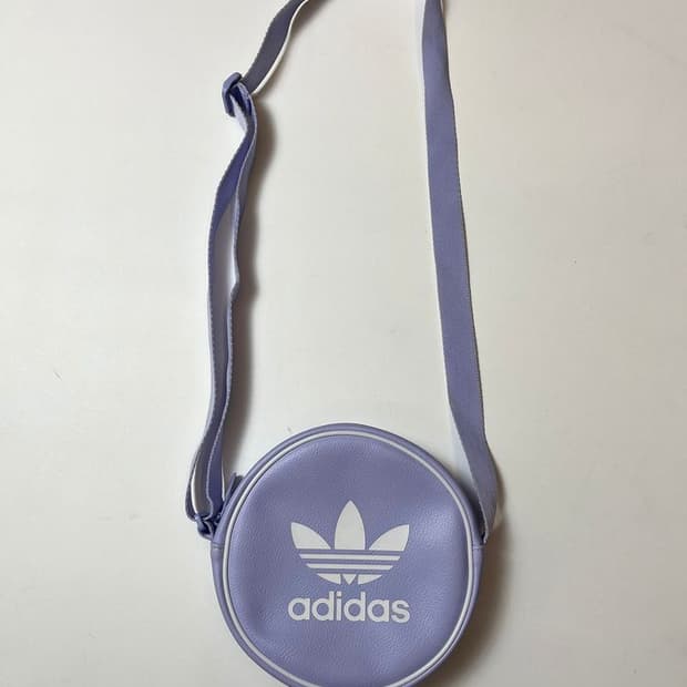 아디다스 아디컬러 클래식 라운드 숄더백 Q1427