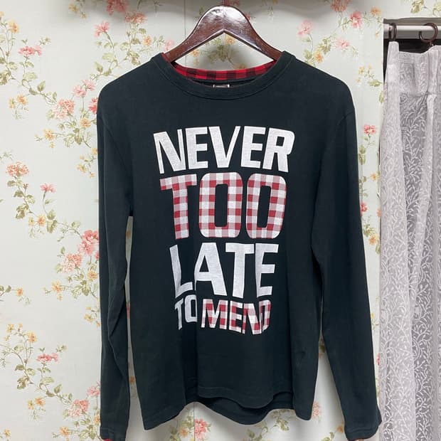 체크 레터링 티셔츠