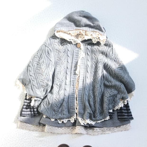 earth music 얼스뮤직/ 리버시블케이프 모리걸케이프 레이스케이프