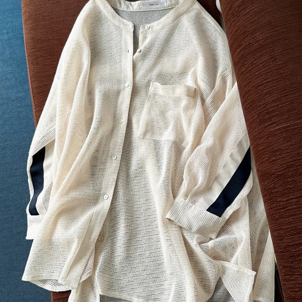 Loose gauge knit fabric shirt top