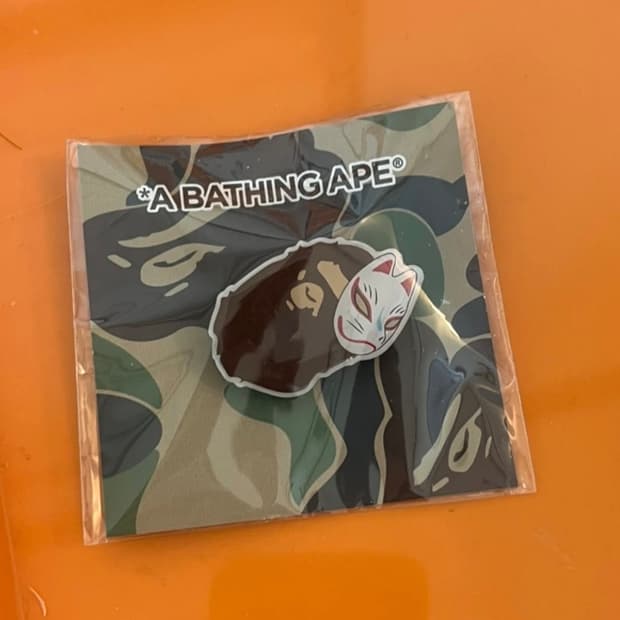  BAPE 재패니즈 폭스 마스크 핀 뱃지