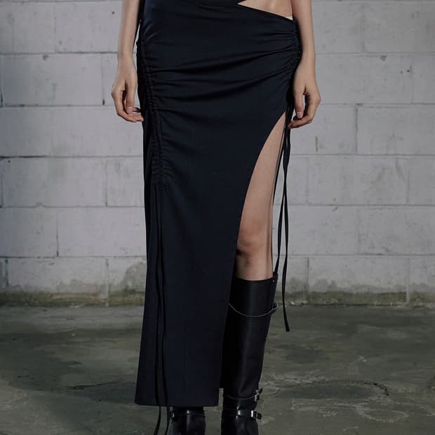 보헤미안서울 CURVED SLIT SKIRT BLACK
