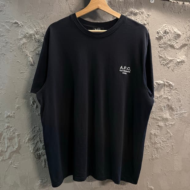 XXL 아페쎄A.P.C. 루마담 로고 반팔티 블랙