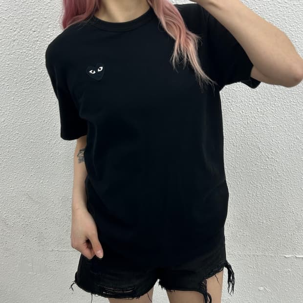 꼼데가르송 블랙 하트 와펜 블랙 반팔 L