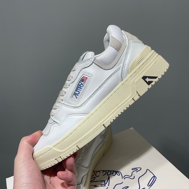 (정품/새상품) 오트리 남성 화이트 CLC 레더 스니커즈